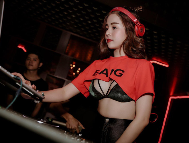 "Hoa khôi DJ Đà Nẵng" mặc áo dài chơi nhạc được khen phá cách - 4