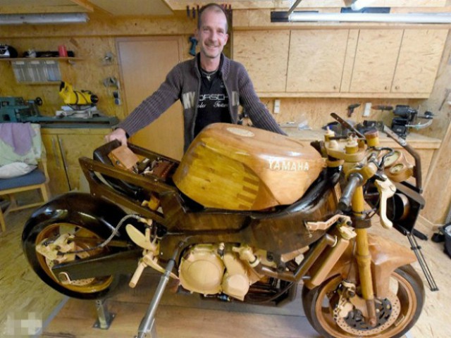 Ngắm môtô bằng gỗ đẹp mê ly được chế tác trong suốt 12 năm