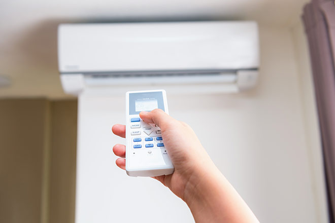 Hạn chế sử dụng máy lạnh để không khí trong nhà luôn nóng ẩm, bảo vệ sức khỏe hô hấp