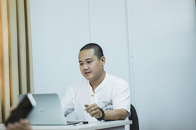 Trình Nguyễn – Chuyên gia Digital Marketing, Giám đốc Marketing Hướng Nghiệp Á Âu, Founder của FOOGLESEO. Giảng viên khóa học SEO Mentorship với kỹ thuật iFrame LOOP & On-page S VECTOR tuyệt đỉnh.