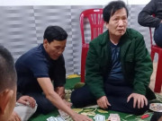 Tin tức trong ngày - Chủ tịch xã đánh bạc trong mùa dịch Covid-19 bị đình chỉ công tác