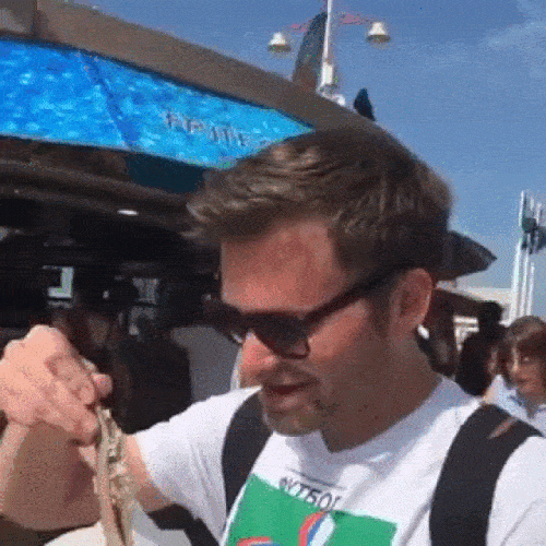 Vui thôi chứ đừng vui quá, lại thành ra... thảm họa - 9