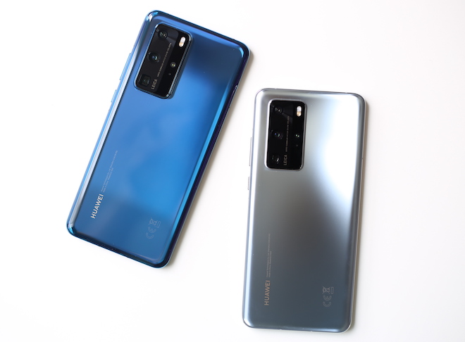 Huawei&nbsp;P40 Pro và P40&nbsp;ra mắt tại Việt Nam&nbsp;với&nbsp;hai&nbsp;lựa chọn&nbsp;mặt sau bằng kính bóng màu Xanh biển sâu và màu Xám bạc.