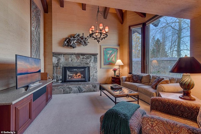 Biệt thự gần hồ của ông trùm "Bố già" được rao bán giá 5,5 triệu USD - 9