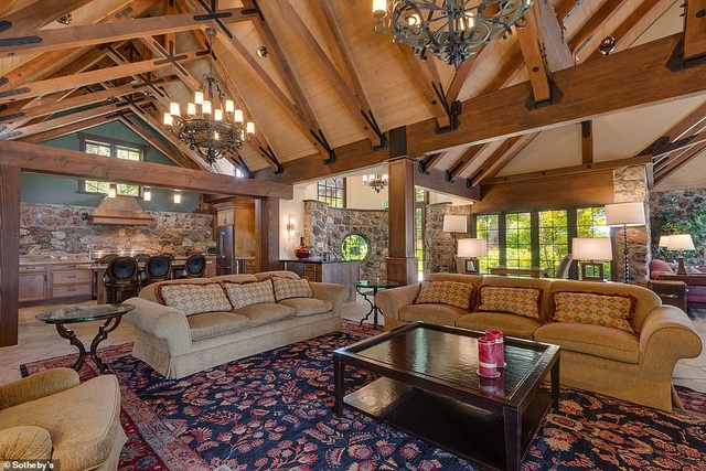 Biệt thự gần hồ của ông trùm "Bố già" được rao bán giá 5,5 triệu USD - 6