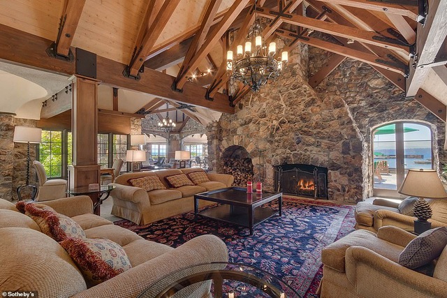 Biệt thự gần hồ của ông trùm "Bố già" được rao bán giá 5,5 triệu USD - 7