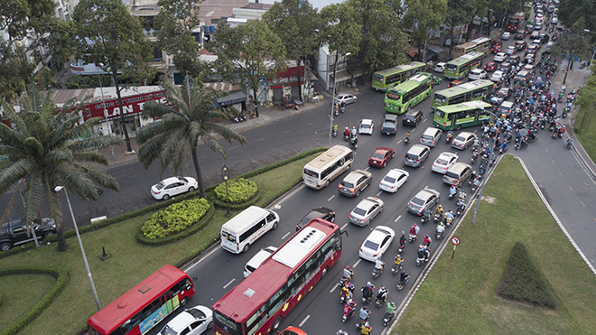 Các hoạt động xe khách liên tỉnh, xe buýt, xe hợp đồng, xe du lịch, taxi sẽ tiếp tục tạm dừng hoạt động kể từ 0 giờ ngày 23/4 cho đến khi có thông báo mới