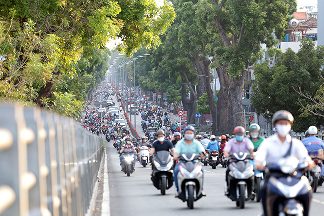 Ảnh: Đường phố TP.HCM trước thời điểm “xuống” nhóm nguy cơ dịch bệnh Covid-19 - 4
