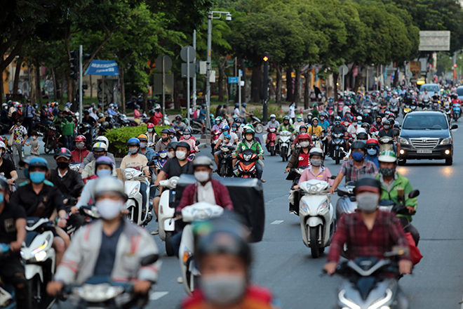 Ảnh: Đường phố TP.HCM trước thời điểm “xuống” nhóm nguy cơ dịch bệnh Covid-19 - 6