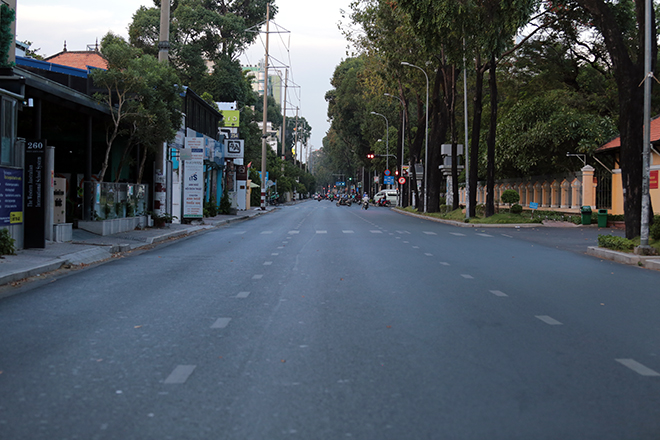 Ảnh: Đường phố TP.HCM trước thời điểm “xuống” nhóm nguy cơ dịch bệnh Covid-19 - 8