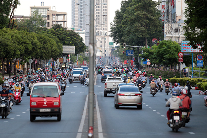 Ảnh: Đường phố TP.HCM trước thời điểm “xuống” nhóm nguy cơ dịch bệnh Covid-19 - 5