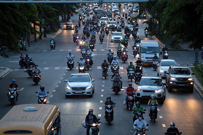 Ảnh: Đường phố TP.HCM trước thời điểm “xuống” nhóm nguy cơ dịch bệnh Covid-19 - 13