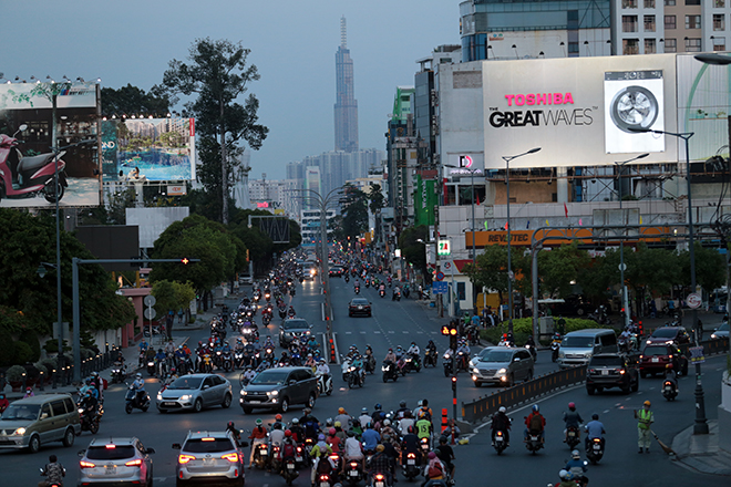 Ảnh: Đường phố TP.HCM trước thời điểm “xuống” nhóm nguy cơ dịch bệnh Covid-19 - 14