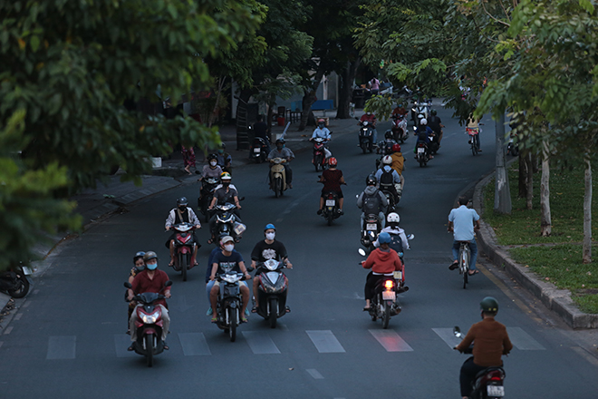 Ảnh: Đường phố TP.HCM trước thời điểm “xuống” nhóm nguy cơ dịch bệnh Covid-19 - 12