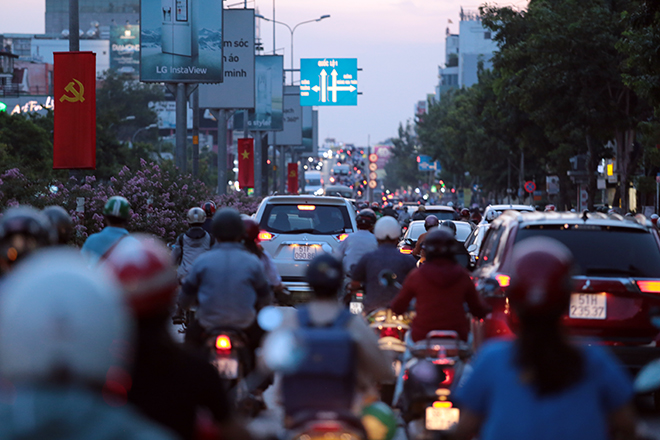 Ảnh: Đường phố TP.HCM trước thời điểm “xuống” nhóm nguy cơ dịch bệnh Covid-19 - 15