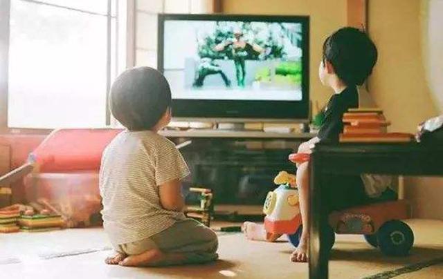 Cho trẻ xem tivi mỗi ngày suốt nhiều năm, ai cũng sốc khi thấy hậu quả nó để lại - 3