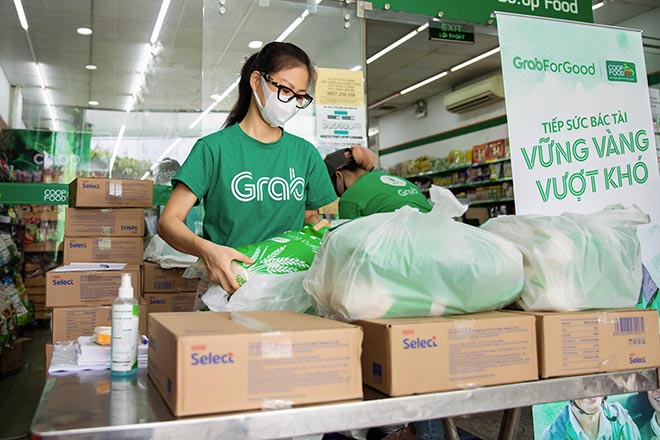 Chuyện tài xế Grab chia gạo cho cô bán ve chai: "Lá rách đùm lá rách hơn, chứ sao nỡ nhìn họ bữa cơm không có!" - 2