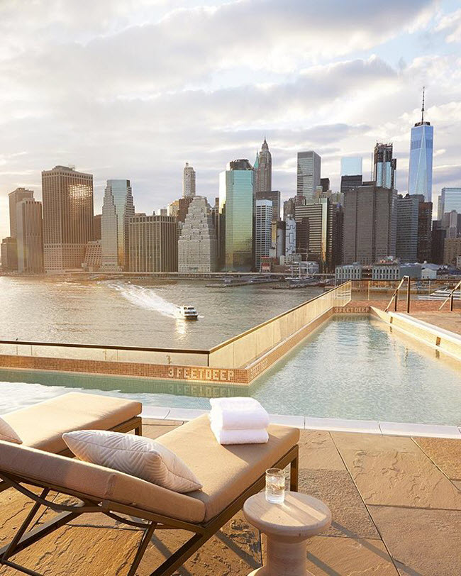Brooklyn Bridge, Mỹ: Khách sạn tại thành phố New York có bể bơi trên nóc nhìn ra sông và các tòa nhà chọc trời ở khu Manhattan.
