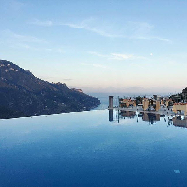 Belmond Hotel Caruso, Italia: Nằm trên vách núi dọc bờ biển Amalfi, khách sạn Belmond Hotel Caruso có bể bơi vô cực với hướng nhìn tuyệt đẹp ra biển.
