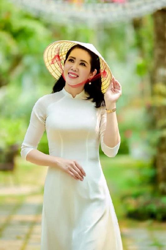 Cuộc sống của người đẹp cùng thời Hà Kiều Anh, bỏ showbiz để làm tiếp viên hàng không - 4