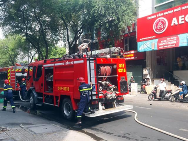 Tin tức trong ngày - Cháy spa ở trung tâm Sài Gòn trong ngày đầu nới lỏng cách ly xã hội