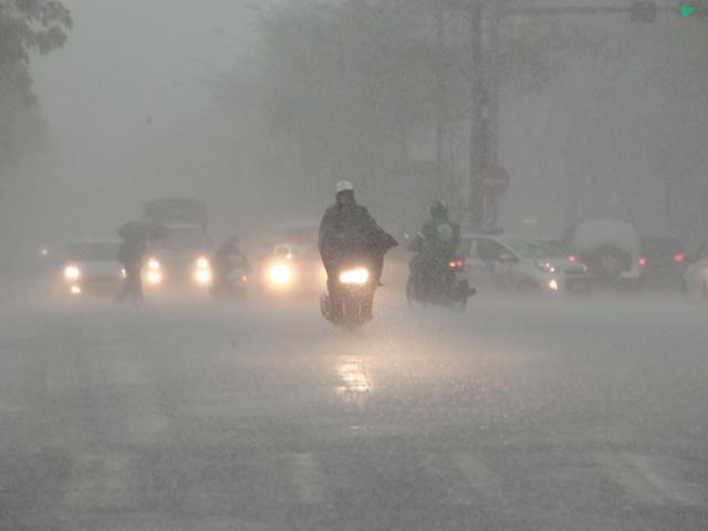 Tin tức trong ngày - Không khí lạnh tăng cường, miền Bắc tiếp tục chìm trong mưa rét