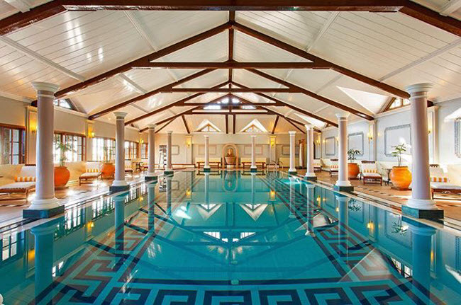 Oberoi Cecil, Ấn Độ: Bể bơi trong nhà sang trọng&nbsp; là một trong yếu tố khiến du khách lựa chọn khách sạn Oberoi Cecil ở thành phố Shimla.
