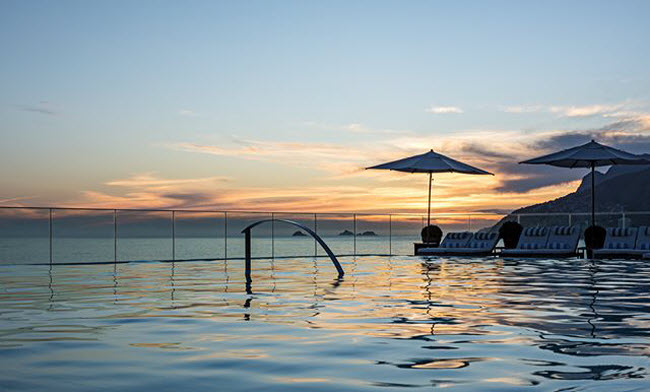 Fasano Rio de Janeiro, Brazil: Bể bơi trên nóc khách sạn Fasano Rio de Janeiro giúp du khách có cơ hội chiêm ngưỡng phong cảnh tuyệt đẹp xung quanh.
