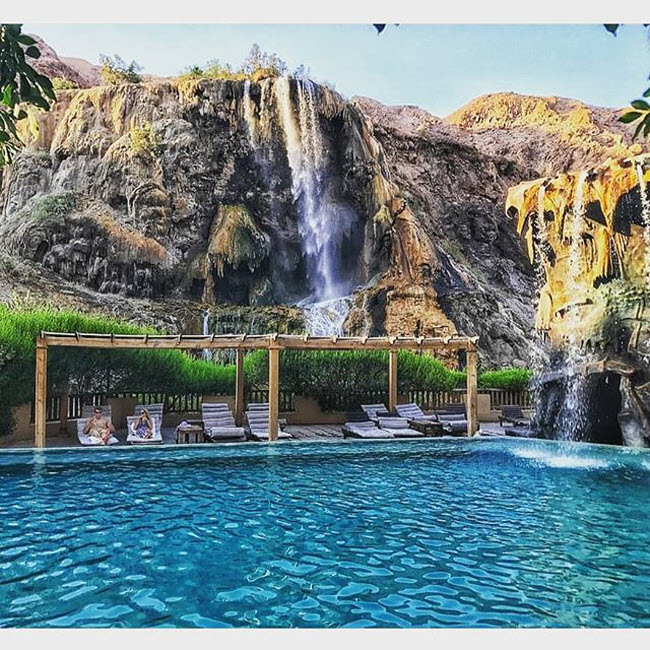 Khu nghỉ dưỡng Ma’In, Jordan: Nằm gần biển Chết, khu nghỉ dưỡng này gây ấn tượng với thác nước và các bể bơi suối nước nóng.
