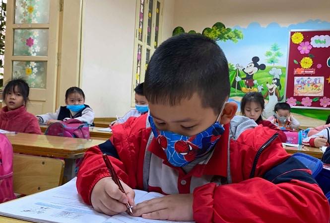 Nhấn vào ảnh để phóng to Bộ GD&ĐT yêu cầu các gia đình kiểm tra thân nhiệt cho học sinh trước khi đến trường - 1