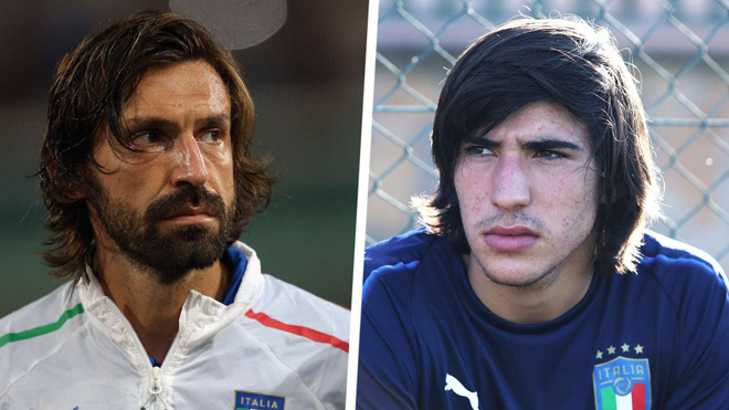 Từ mái tóc, phong cách thi đấu lãng tử ở giữa sân đến CLB khởi nghiệp Brescia, Sandro Tonali (phải) có nhiều nét giống với đàn anh Andrea Pirlo