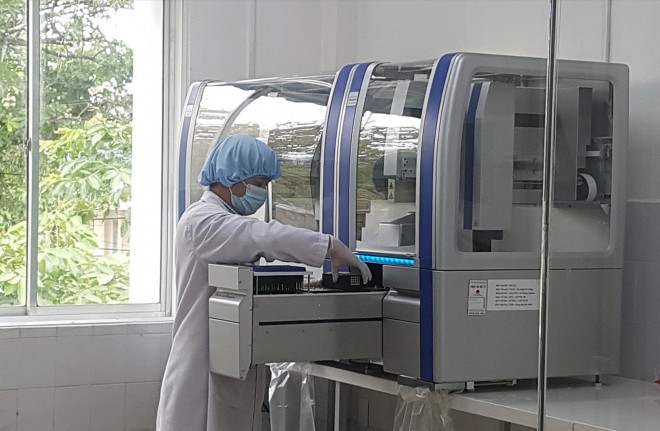 Hệ thống xét nghiệm Real - time PCR tự động tại Quảng Nam Ảnh: Báo Quảng Nam