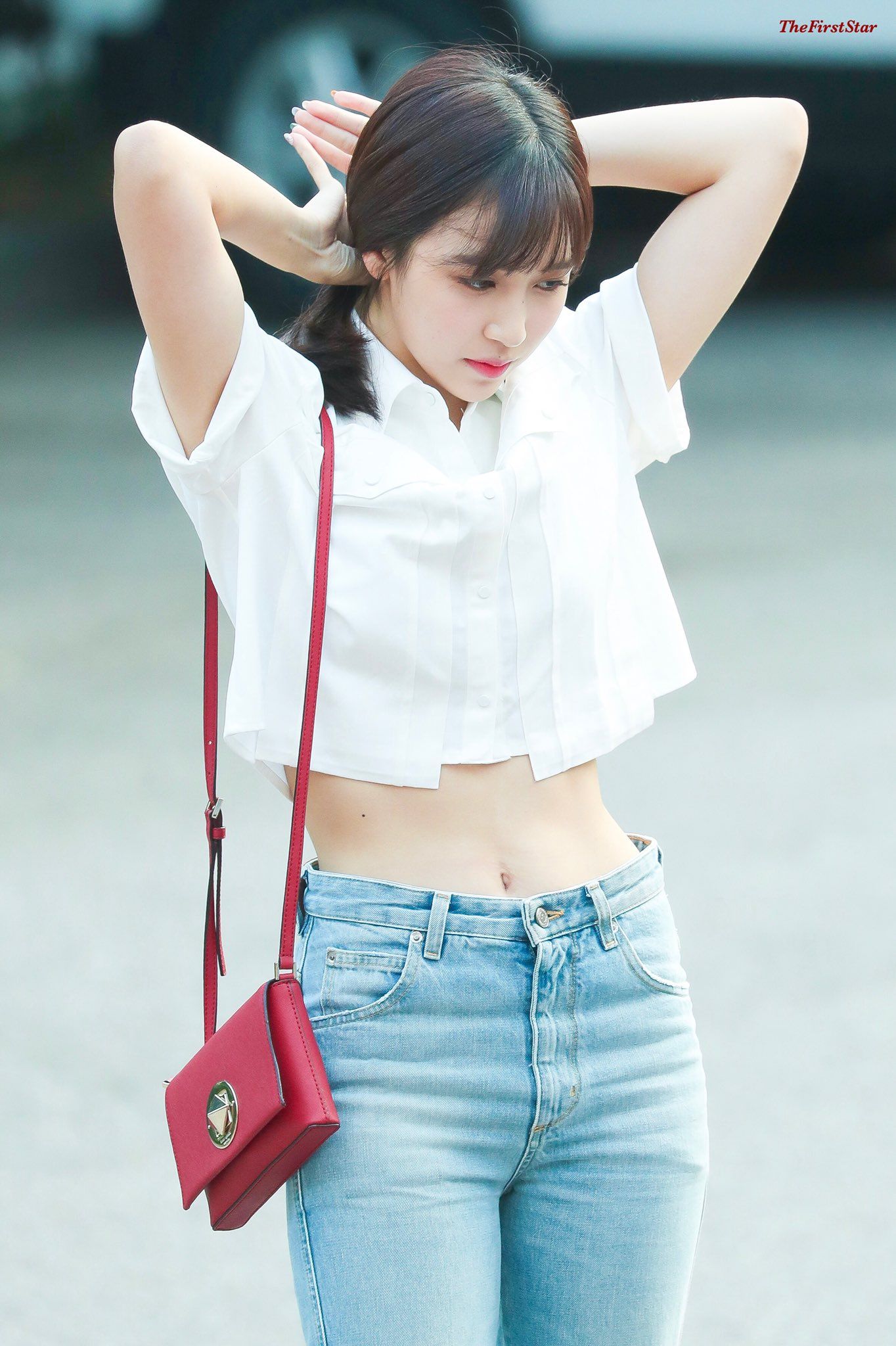 Khi mới ra mắt, nhiều người cho rằng Mina phải cao 1m70 nhưng thực tế cô gái người Nhật Bản chỉ cao 1m63. Thân hình cân đối giúp cô nhìn cao hơn so với chiều cao thật.