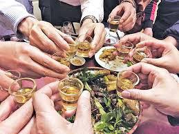 Không có quy luật ăn nấm uống rượu là độc, nhưng ăn nấm bị nhiễm độc uống rượu sẽ bị ngộ độc nhanh hơn.