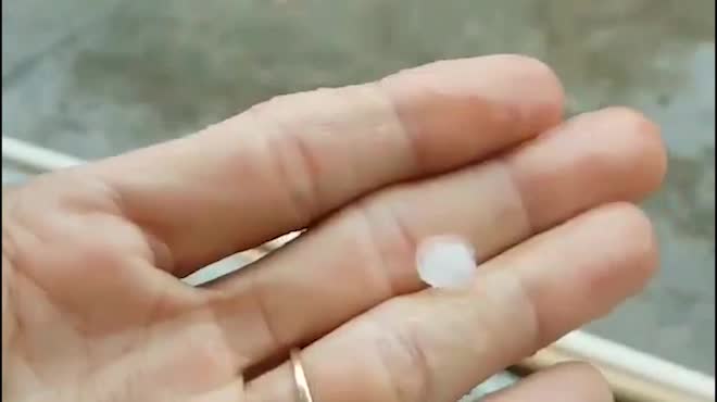 Vì sao mưa đá lại bất ngờ xuất hiện ở riêng quận 12-TP.HCM?