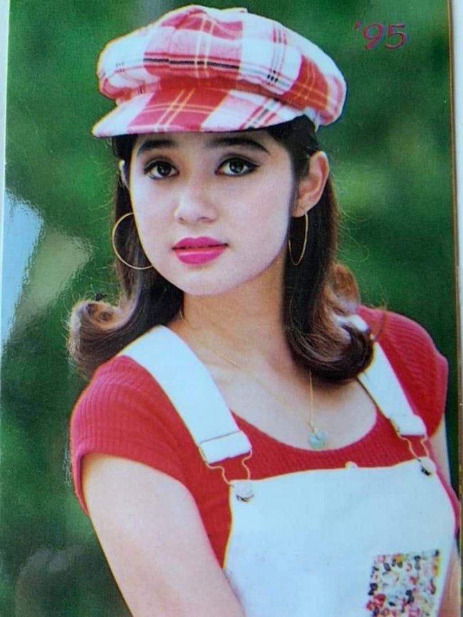 Những năm đầu thập niên 90, tên tuổi của Việt Trinh “làm mưa làm gió” khắp màn ảnh nhỏ. Nữ diễn viên sinh năm 1972 cũng được biết đến là một trong những ngôi sao hàng đầu, làm nên thời kỳ đỉnh cao của dòng phim “mì ăn liền” Việt Nam.