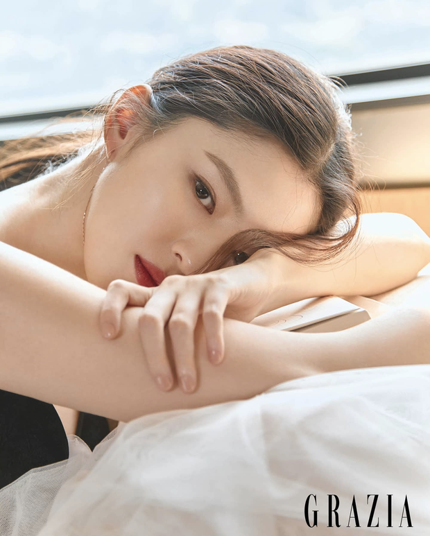Han So Hee bật mí cách để dung mạo xinh như hoa - 3