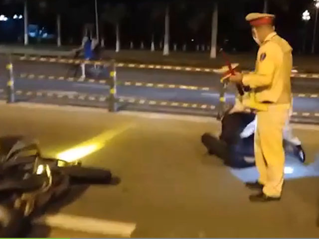 Pháp luật - Đà Nẵng: "Quái xế" lao thẳng vào tổ trực khi bị CSGT đón lõng dừng xe