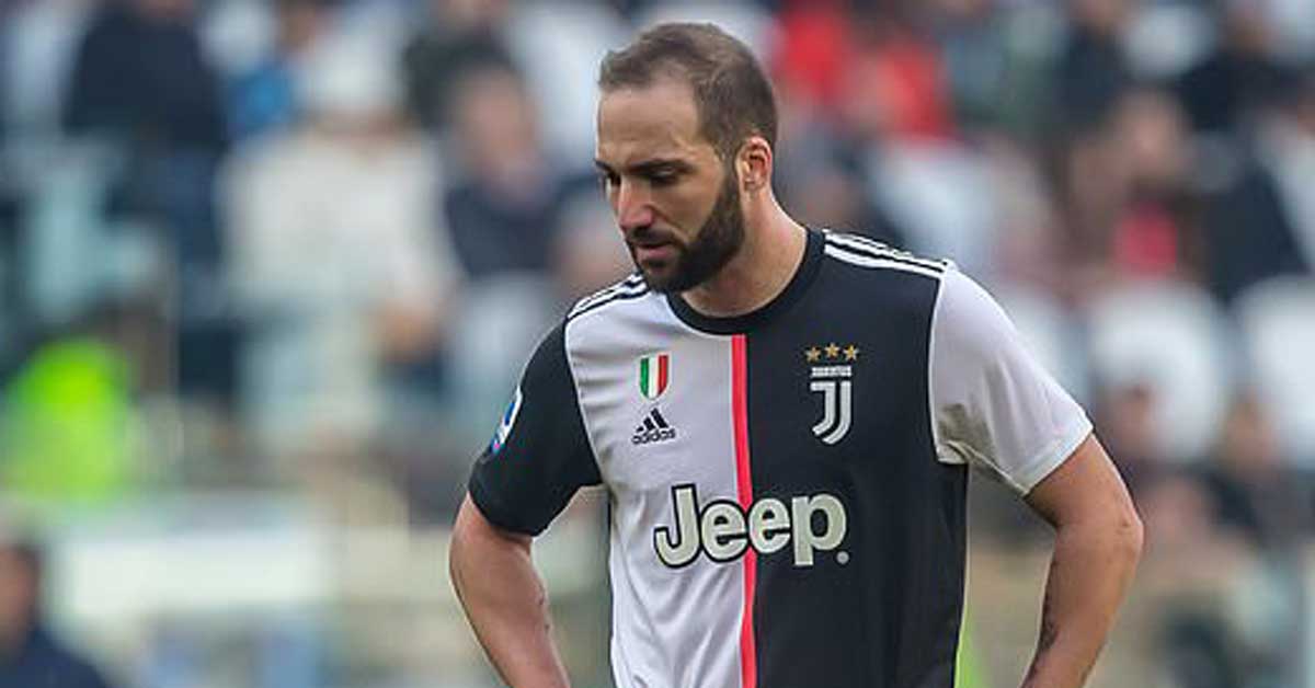 Higuain vô kỷ luật nguy cơ bị Juventus cắt hợp đồng, Ronaldo mất "cạ cứng"