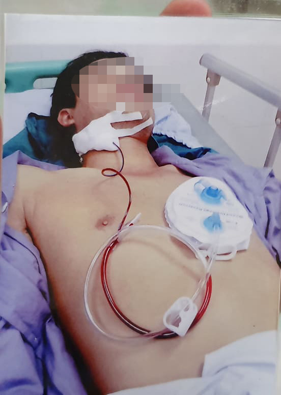 Nạn nhân Đinh Thị Lý và con trai bị hành hung ở trụ sở Công an phường giữa ban ngày.