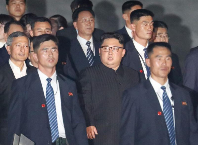 Nhà lãnh đạo Kim Jong-un và dàn vệ sĩ tại Singapore hồi tháng 6-2018. Ảnh: YONHAP