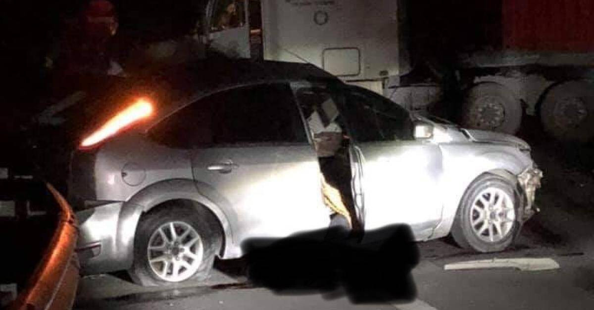 Tin tức trong ngày - Ô tô con va chạm với xe đầu kéo, 1 cán bộ quân đội tử vong