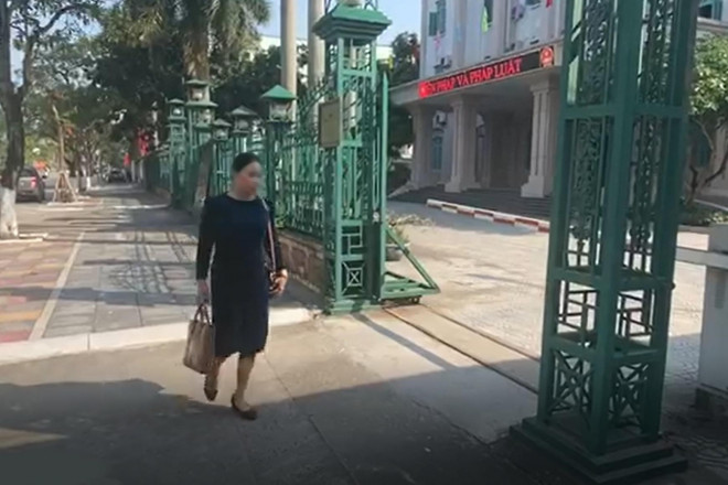 Bà Đ.T.L. tới trụ sở VKSND tỉnh Thái Bình đề làm việc với điều tra viên của VKSND Tối cao