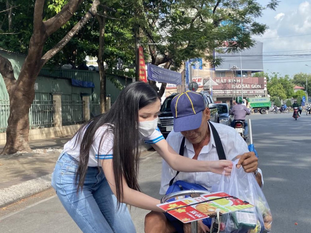 Bạn trẻ - Cuộc sống - Hoa khôi Huỳnh Thuý Vi: "Giá trị tốt đẹp đến từ việc làm giản dị nhất"