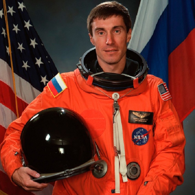Krikalev sau này là phi hành gia Nga đầu tiên bay trên tàu con thoi của NASA.
