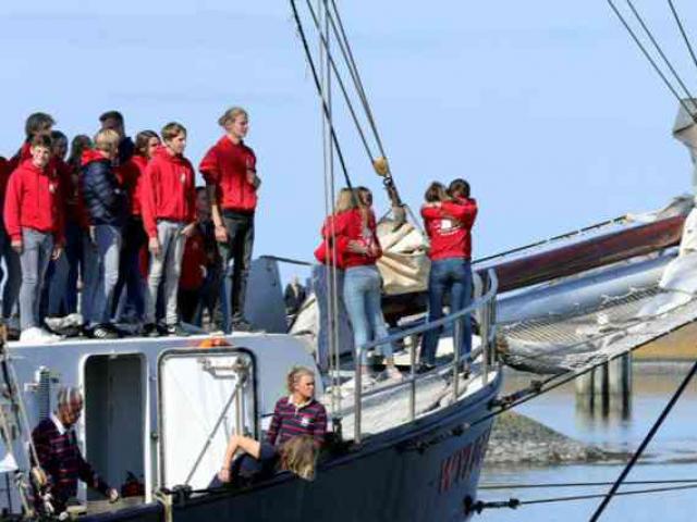 Bạn trẻ - Cuộc sống - 25 học sinh vượt Đại Tây Dương về nhà bằng thuyền buồm vì dịch COVID-19