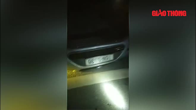 Ô tô con va chạm với xe đầu kéo, 1 cán bộ quân đội tử vong