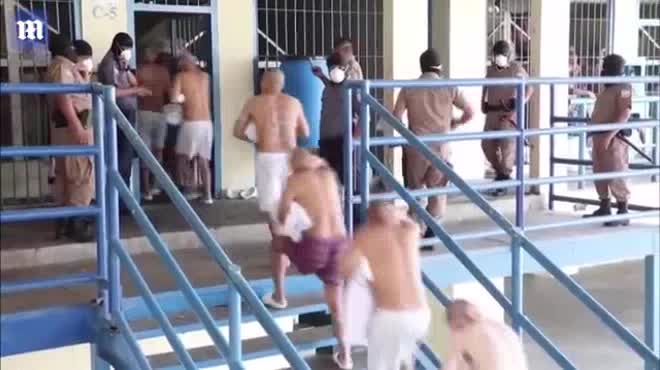 Hình ảnh phạt sốc trong nhà tù El Salvador sau vụ ẩu đả khiến 22 người chết