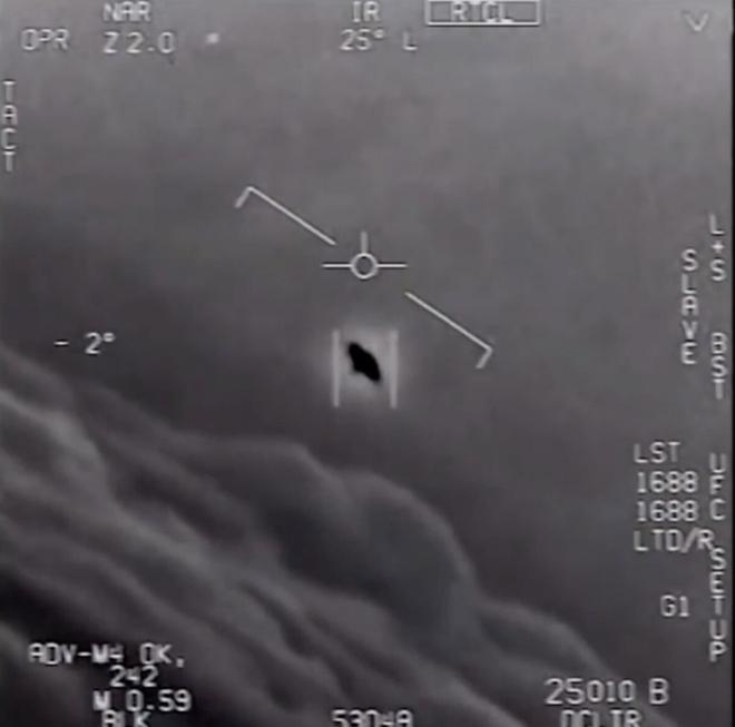 Lầu Năm Góc xác thực video về UFO - 1