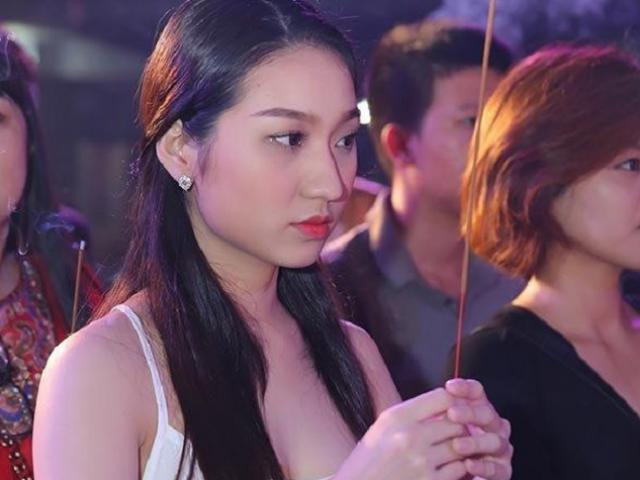 Sao Việt - Mặc sai trang phục đi cúng lễ, mỹ nữ làng giải trí nhận về cả rổ "gạch đá"